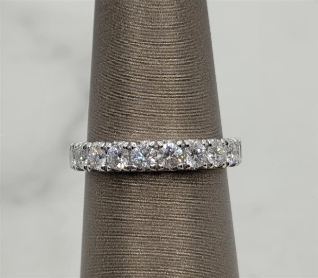18K White Gold Prong Set Diamond Wedding Ring