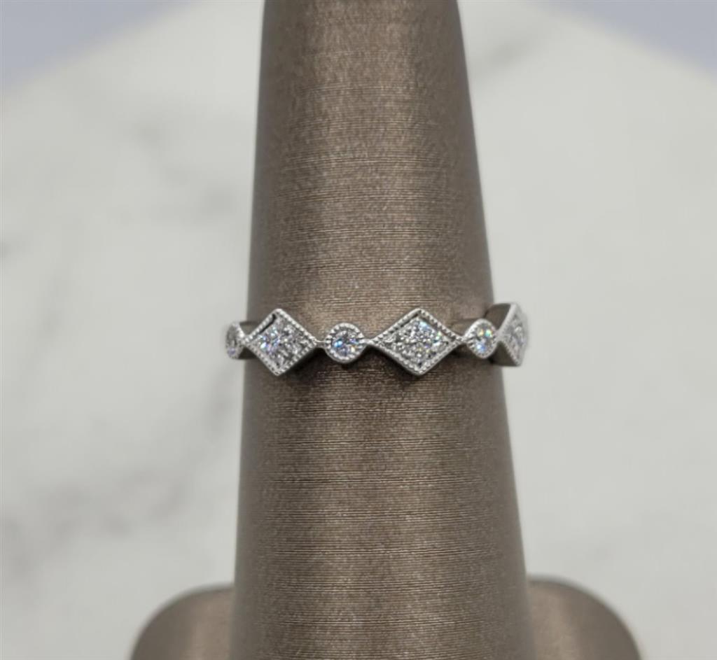 18K White Gold Fashion Diamond Fashion Ring