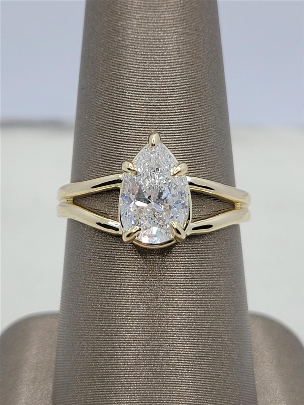 14K Yellow Gold Modern Classic Diamond Engagement Ring