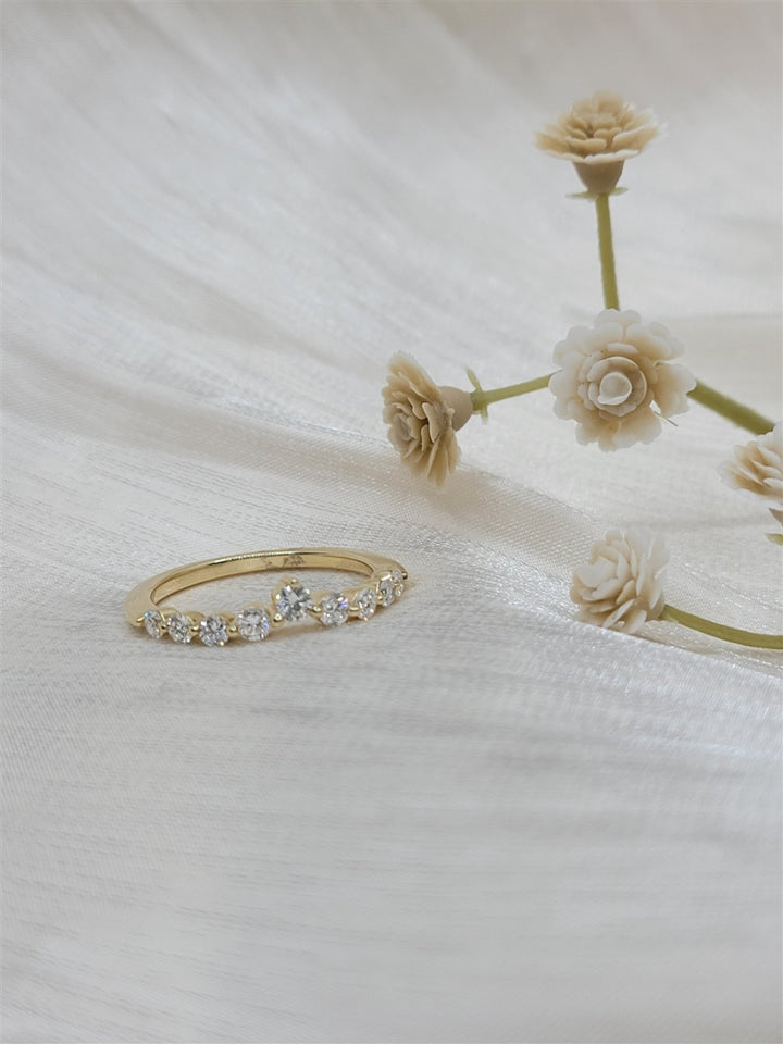14K Yellow Gold Shared-Prong Curved Diamond Wedding Band