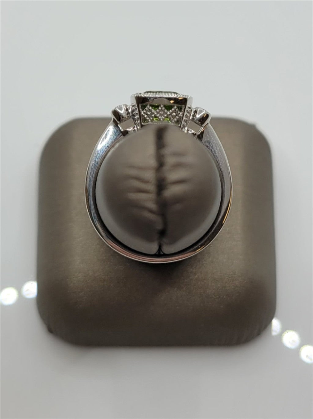 14K White Gold Milgrained Peridot And Diamond Fashion Ring