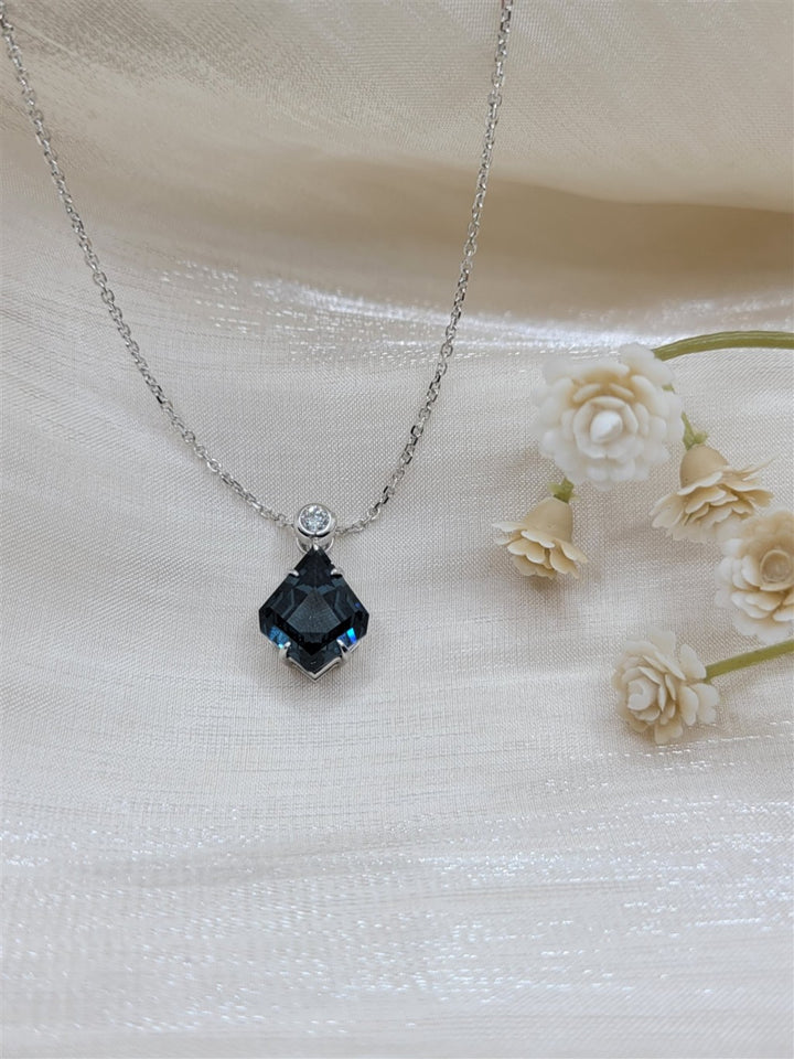 14K White Gold 2.61 ctw Kite cut Gemstone Necklace