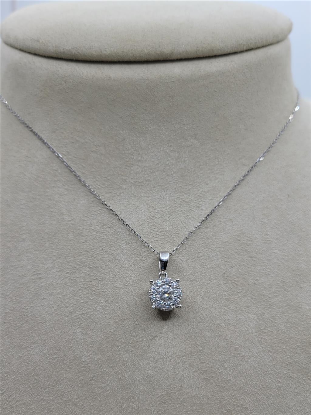 14K White Gold 0.50 Twt Round Cut Diamond Cluster Necklace