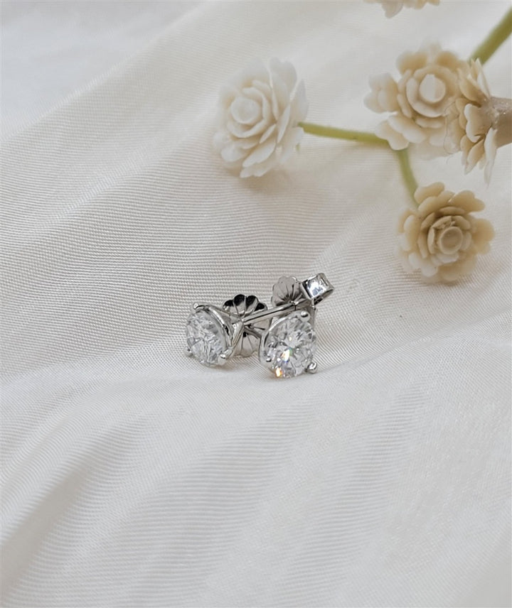 14K White Gold 0.82 Twt Round Cut Diamond Stud Earrings