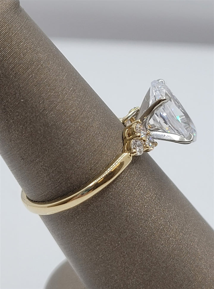 14K Yellow Gold Oval Lab Grown Diamond Engagement Ring Mounting