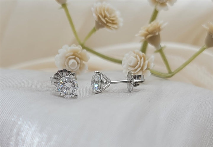 14K White Gold 1.03 Twt Round Cut Diamond Stud Earrings