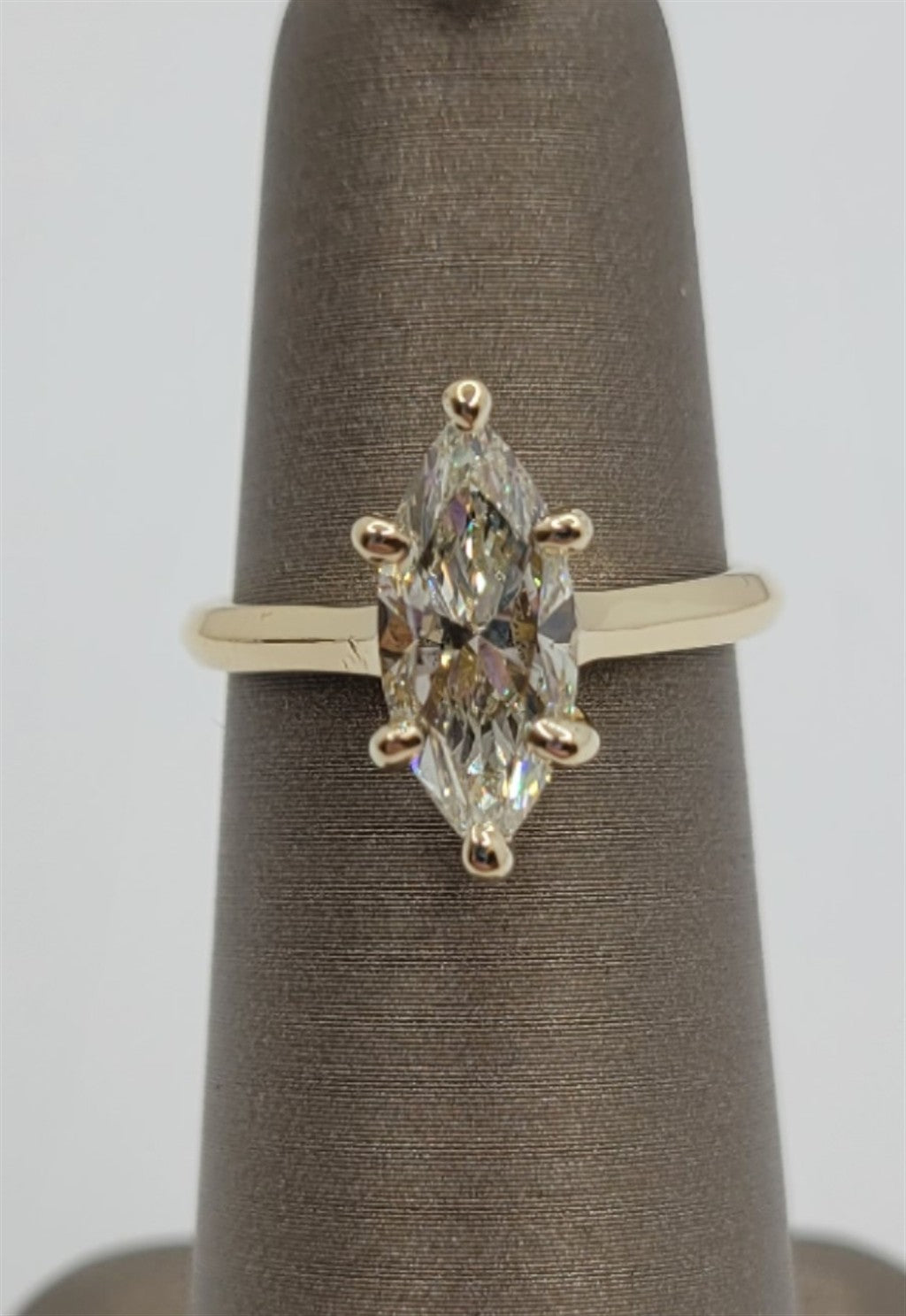 14K Yellow Gold 1.61 ct Marquise Cut Classic Diamond Engagement Ring