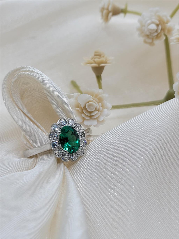 14K White Gold Antique Emerald & Diamonds Gemstone Ring