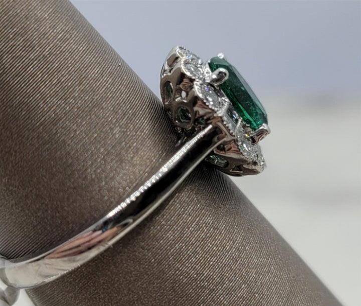 14K White Gold Antique Emerald & Diamonds Gemstone Ring
