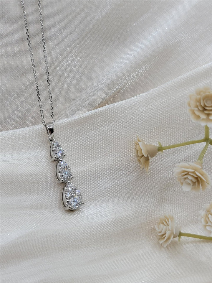 14K White Gold 0.75 ctw Round Cut Diamond Drop Necklace