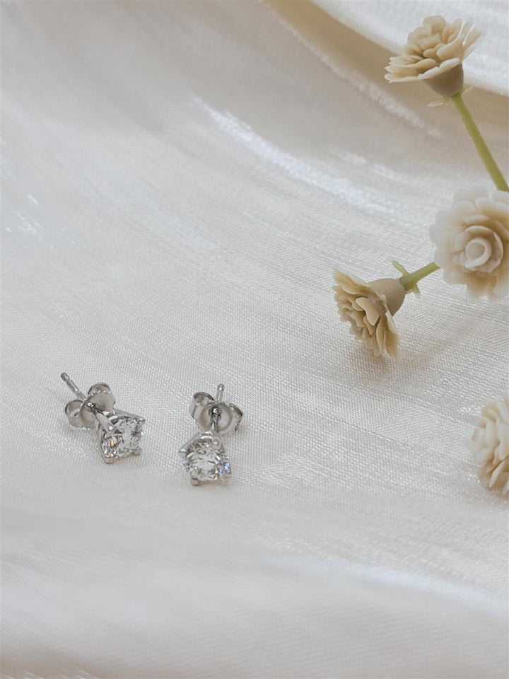 14K White Gold 0.75 Twt Round Cut Lab Grown Stud Earrings