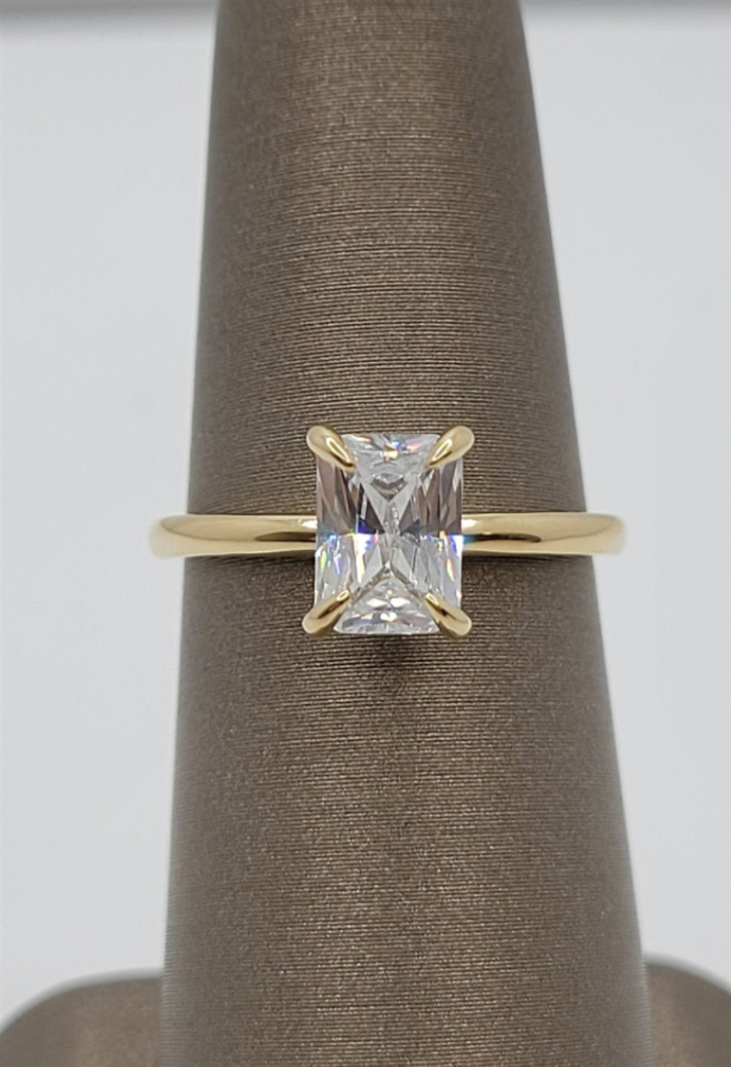 14K Yellow Gold Emerald Cut Diamond Engagement Ring Mounting