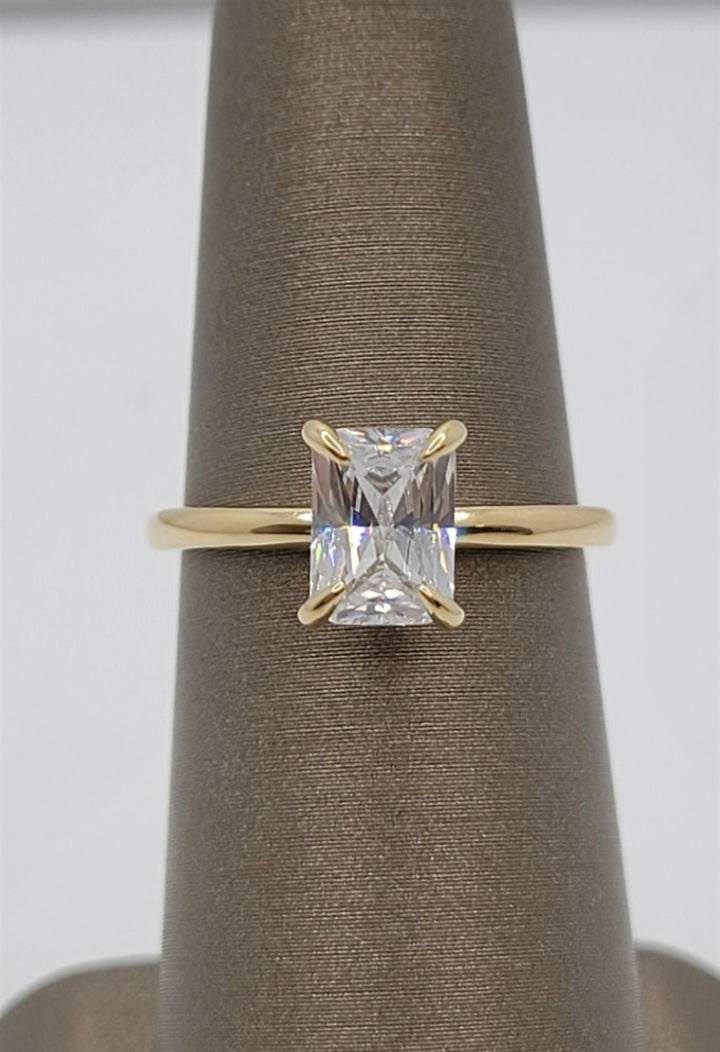 14K Yellow Gold Emerald Cut Diamond Engagement Ring Mounting