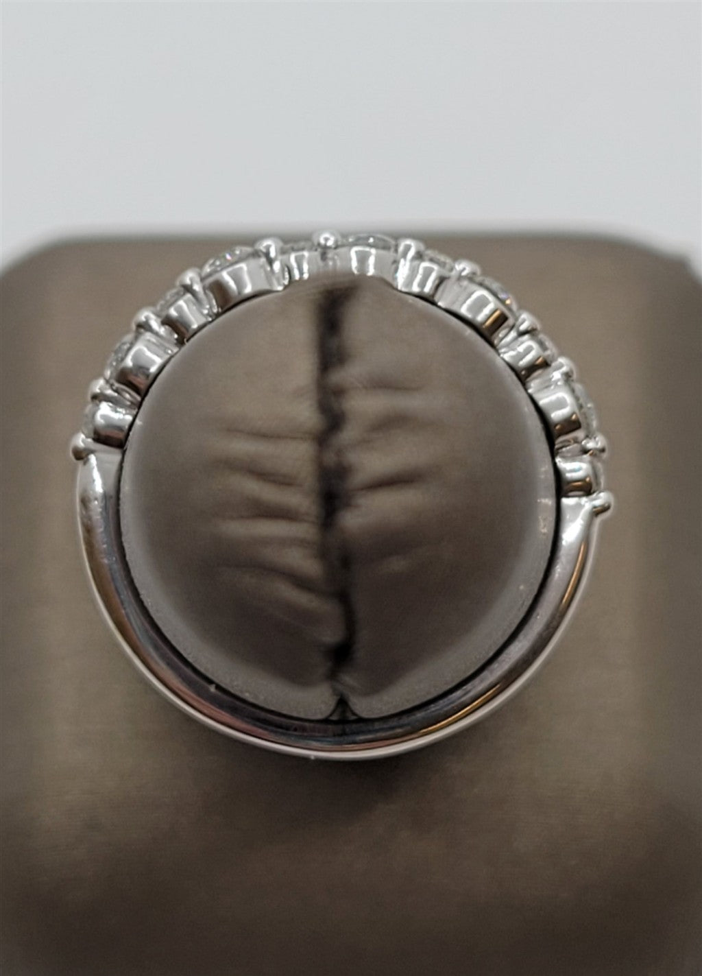 10K White Gold Single-Prong Diamond Wedding Band