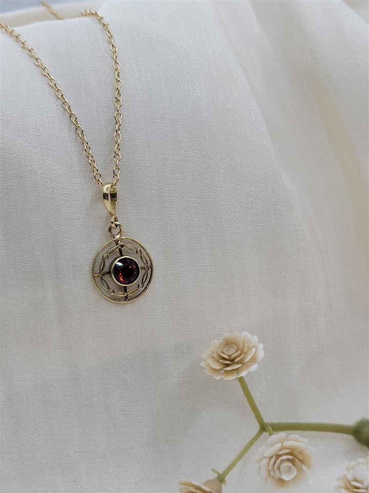 14K Yellow Gold Antique Circular Garnet Gemstone Necklace