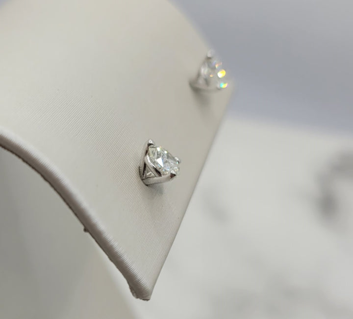 14K White Gold 0.82 Twt Round Cut Diamond Stud Earrings