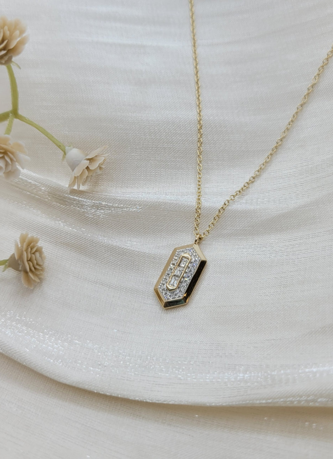 18" 14K Yellow Gold Diamond Pendant Fashion Necklace