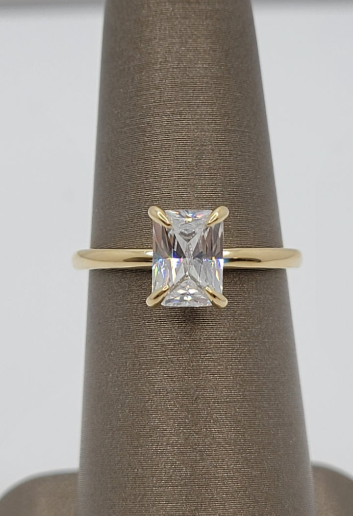 14K Yellow Gold Emerald Cut Diamond Engagement Ring Mounting