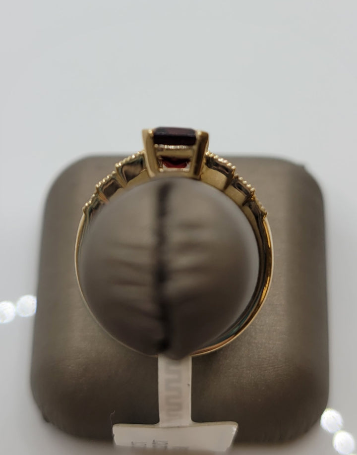 14K Yellow Gold Garnet & Diamond Fashion Ring