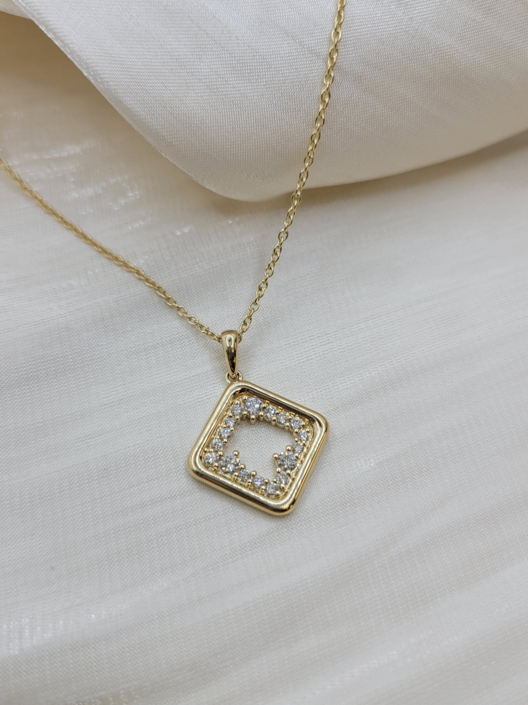 18" 14K Yellow Gold Abstract Diamond Pendant Necklace