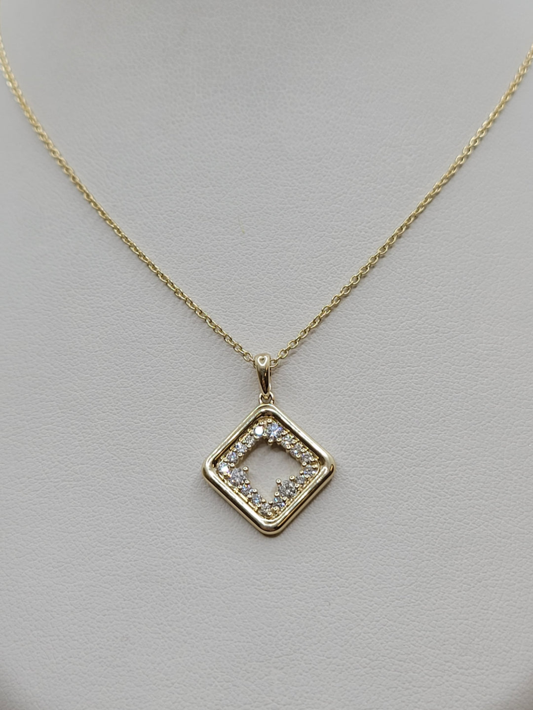 18" 14K Yellow Gold Abstract Diamond Pendant Necklace
