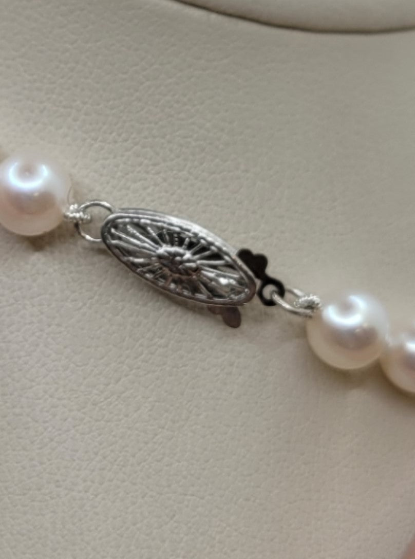 18" 14K White Gold Traditional Pearl Clasp 6.5-7mm Round Japanese Cultured Knotted Pearl Necklace