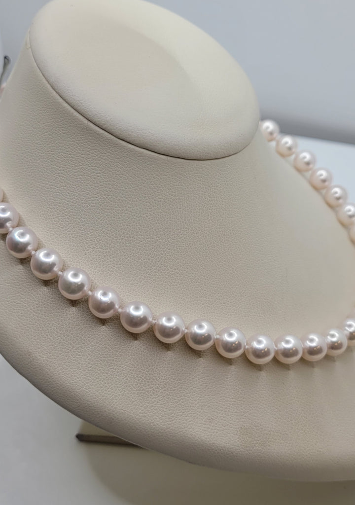 18" 18K White Gold Large Royal Clasp 7-7.5mm High-Shine Japanese Cultured Pearl Necklace