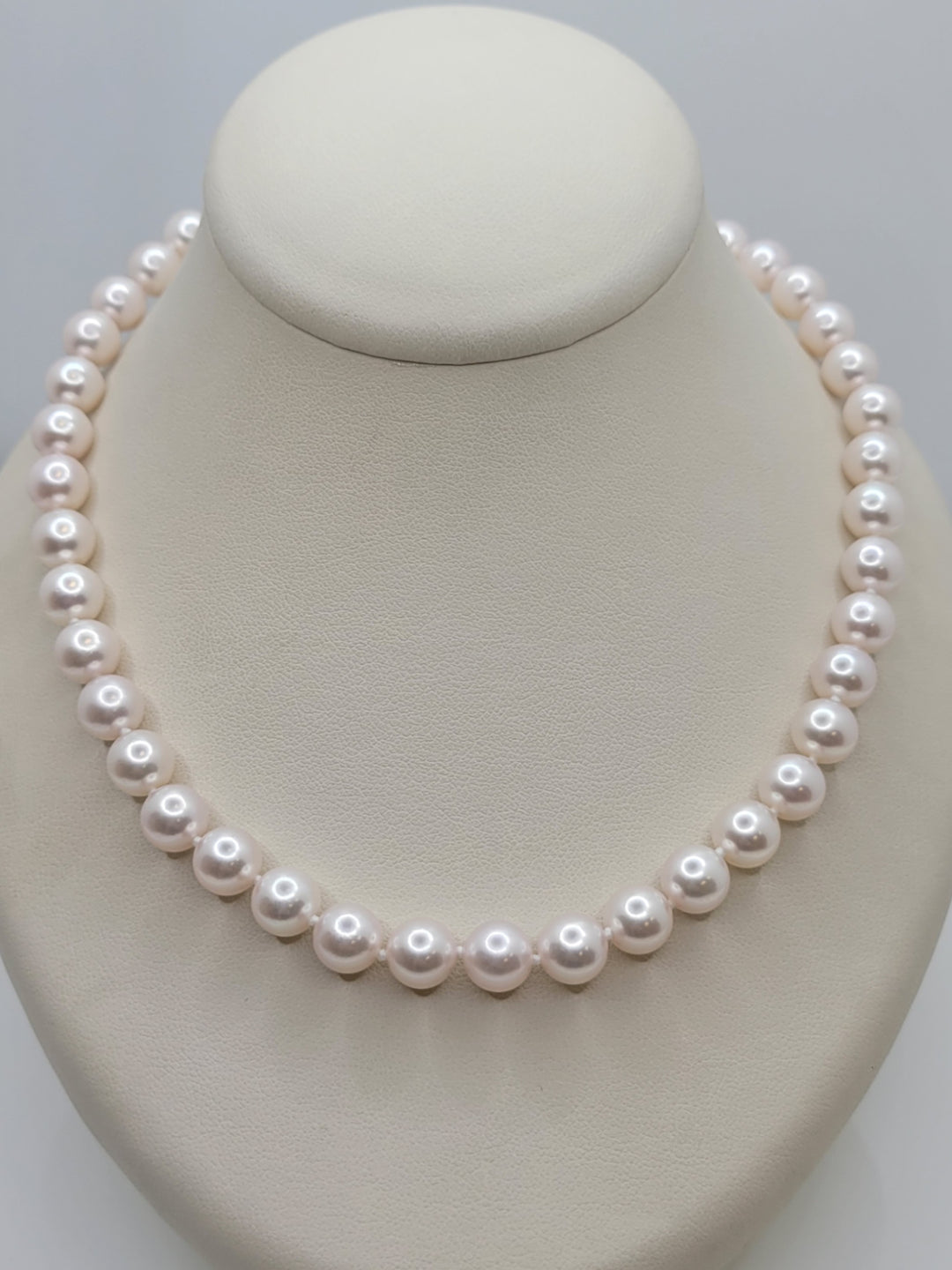 18" 18K White Gold Large Royal Clasp 7.5-8mm Japanese Cultured Pearl Necklace