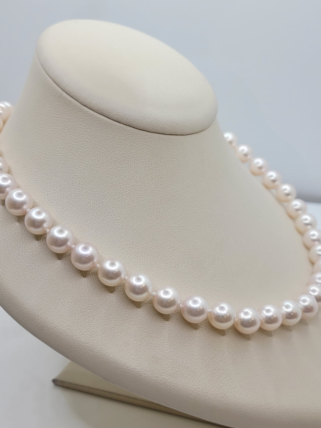 18" 18K White Gold Large Royal Clasp 7.5-8mm Japanese Cultured Pearl Necklace