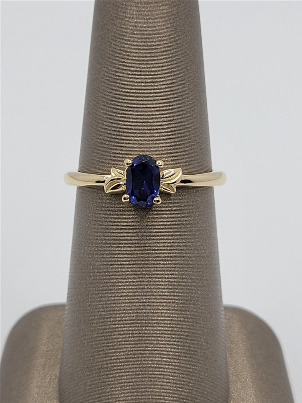 10K Yellow Gold Blue Sapphire Fashion Ring