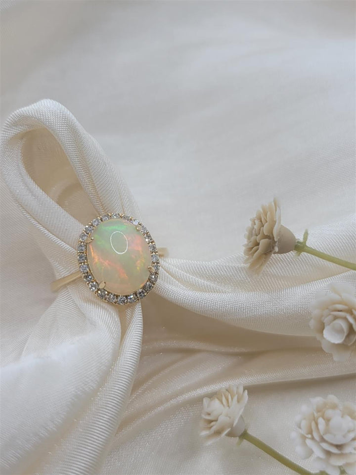 14K Yellow Gold Fashion Opal & Diamonds Gemstone Ring