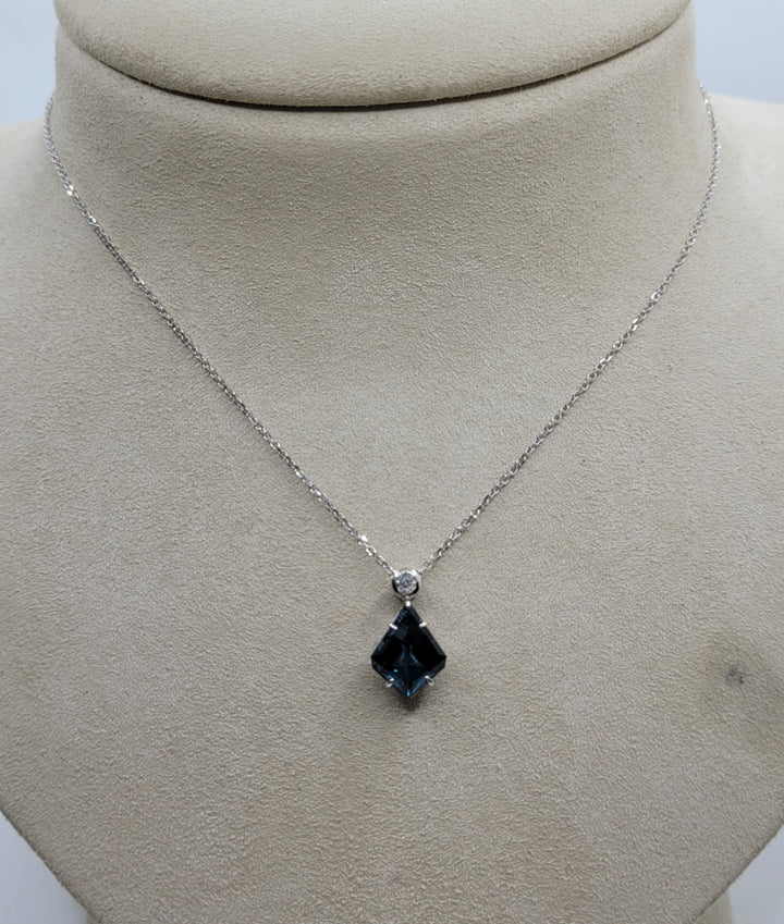 14K White Gold 2.61 ctw Kite cut Gemstone Necklace