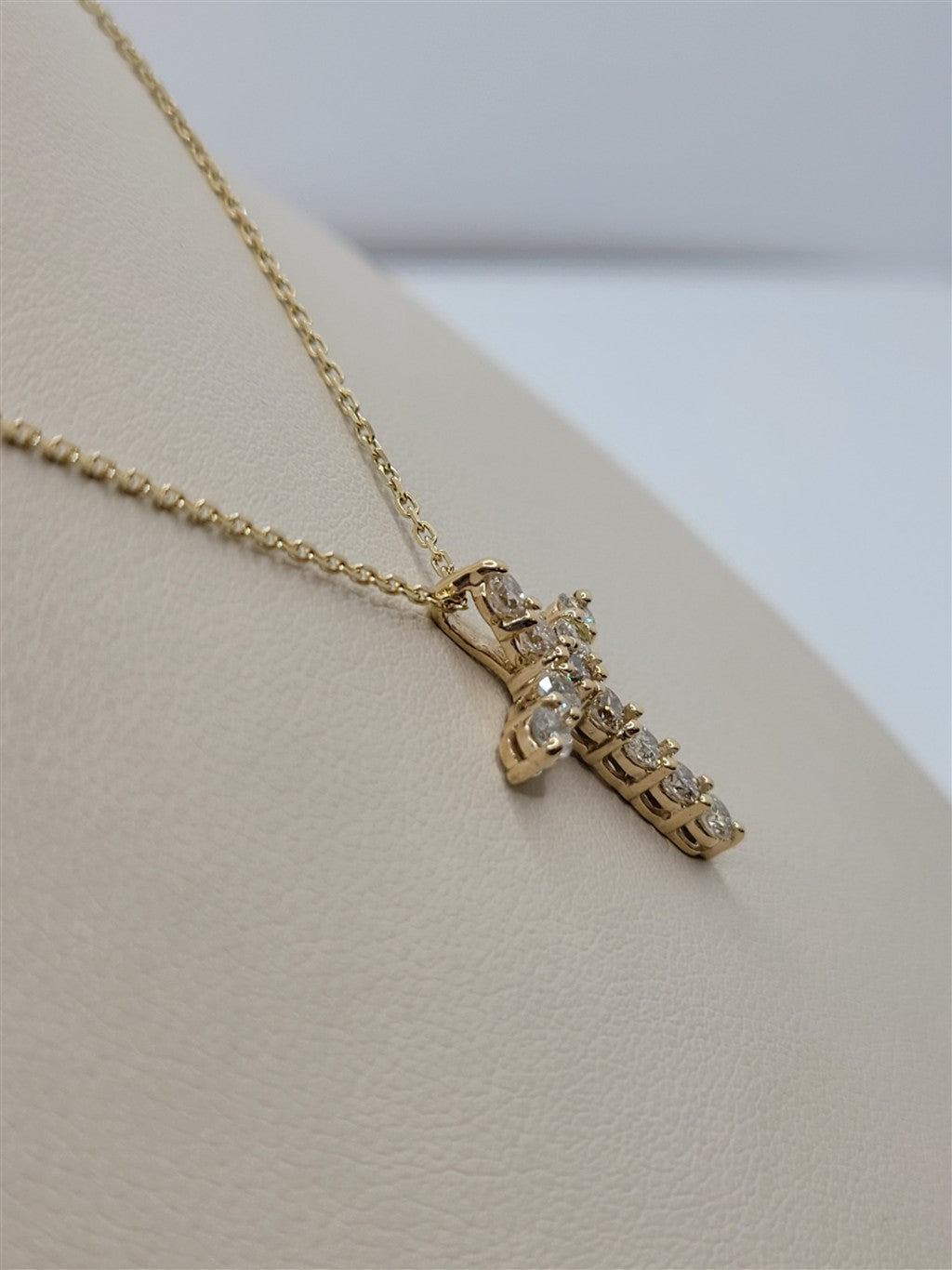 18" 14K Yellow Gold .95 Twt Cross Pendant Necklace