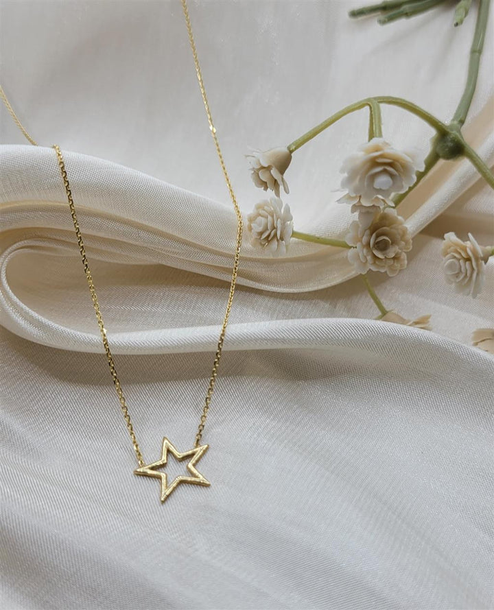 18" 14K Yellow Gold Open Star-Shaped Gold Fashion Necklace