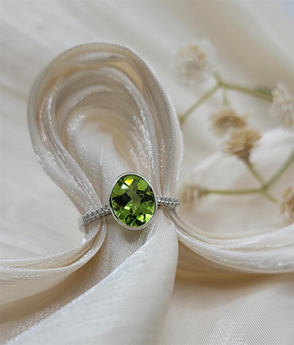 14K White Gold Fashion Peridot & Diamonds Gemstone Ring