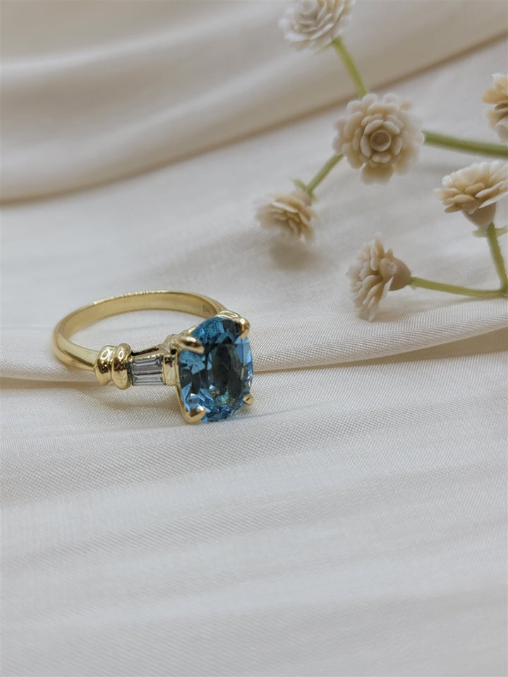 18K Yellow Gold Blue Topaz & Diamond Fashion Gemstone Ring
