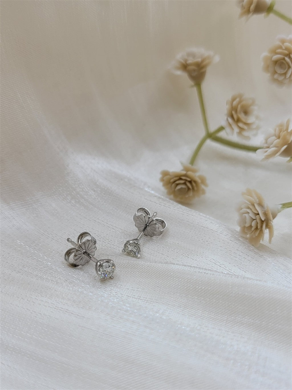 14K White Gold 0.29 Twt Round Cut Diamond Stud Earrings