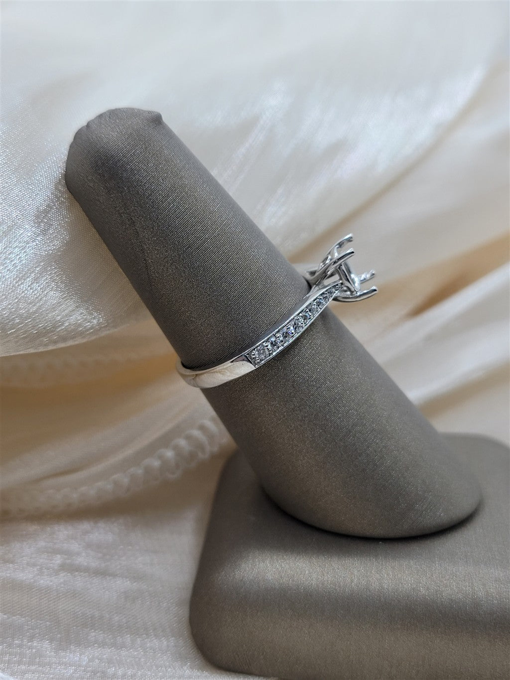 18K White Gold Cathedral Diamond Engagement Ring Mounting
