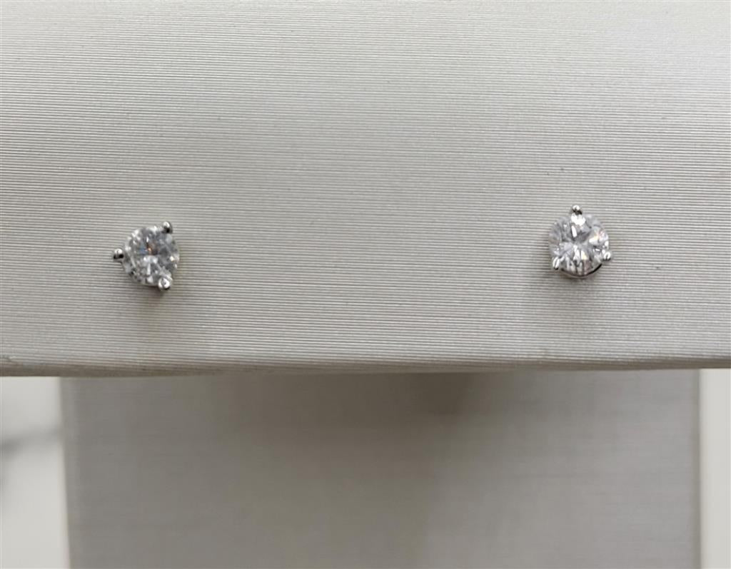 14K White Gold 0.26 ctw Round cut Diamond Stud Earrings