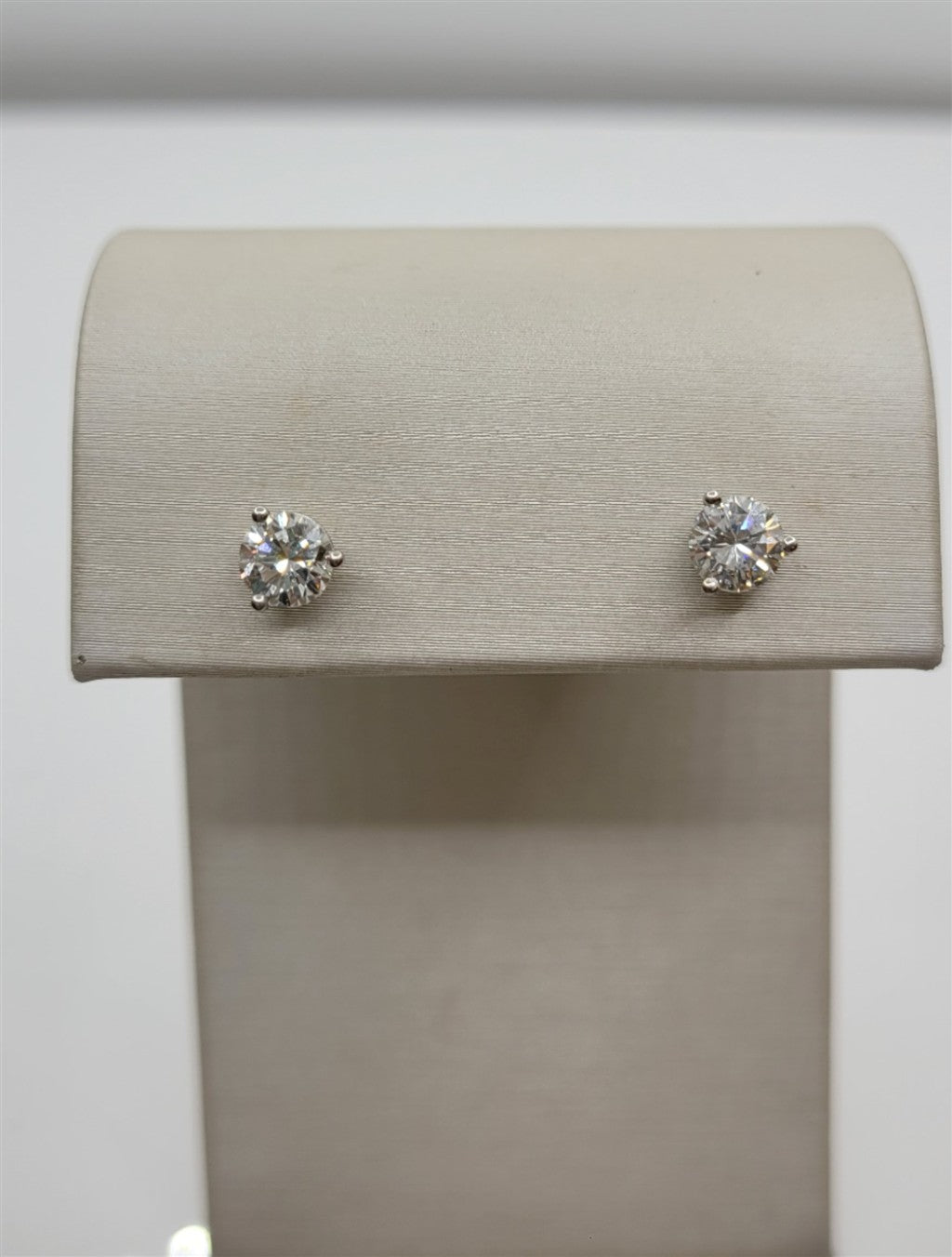 14K White Gold 3-Prong 1.09 Twt Round Diamond Studs