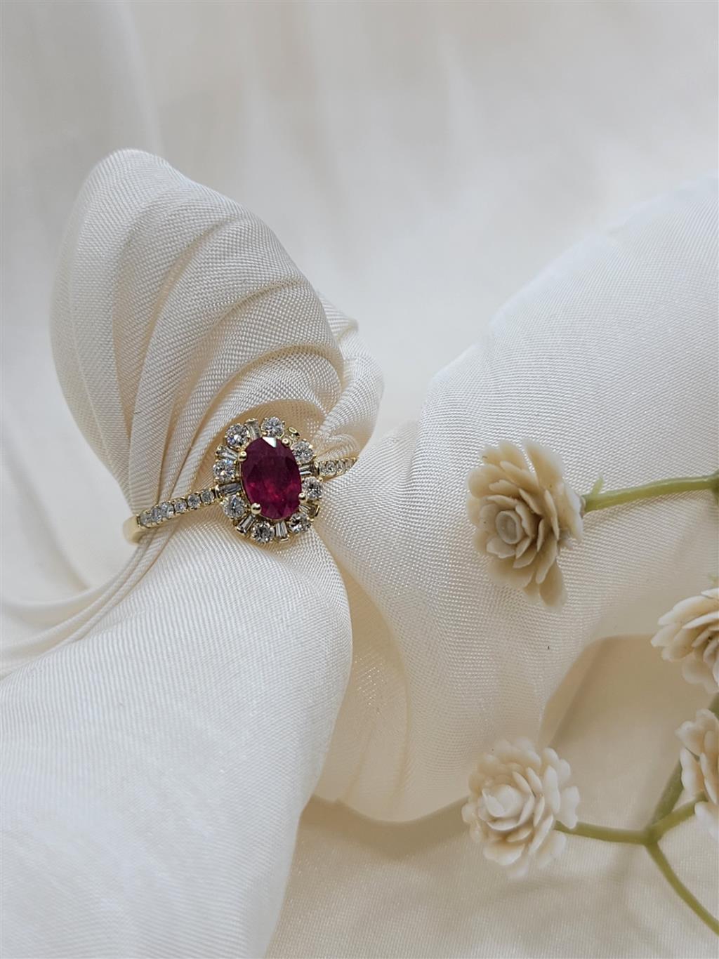 14K Yellow Gold Fashion Ruby & Diamonds Gemstone Ring