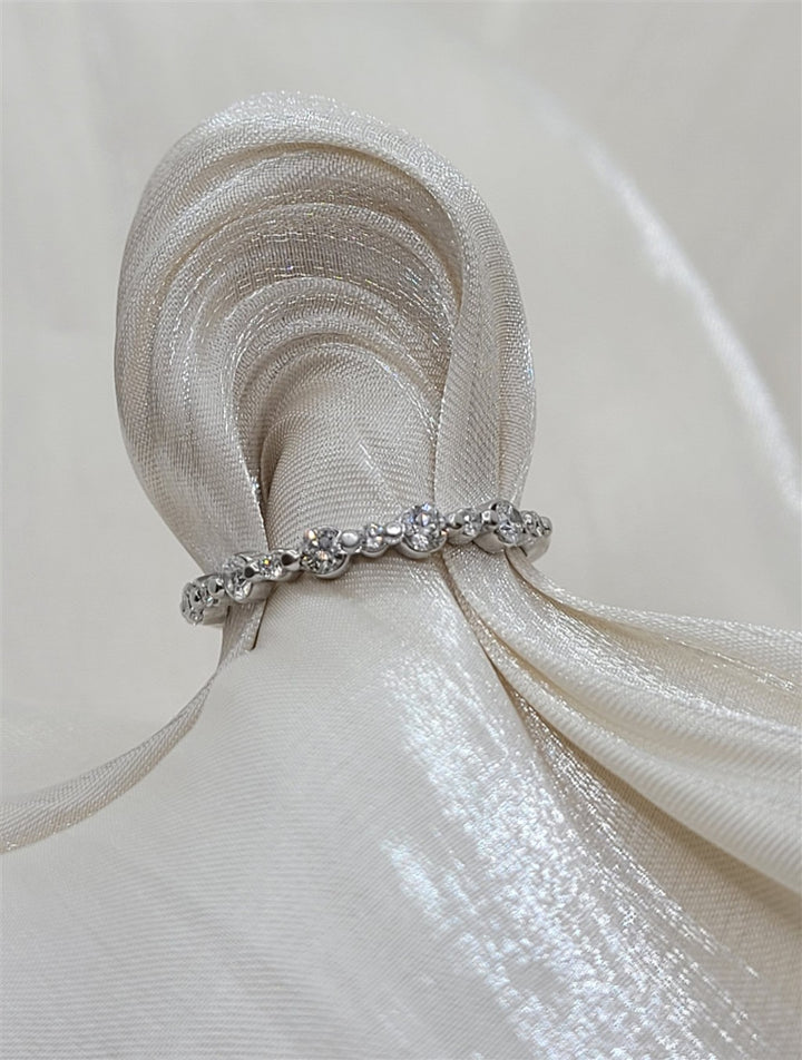 10K White Gold Single-Prong Diamond Wedding Band