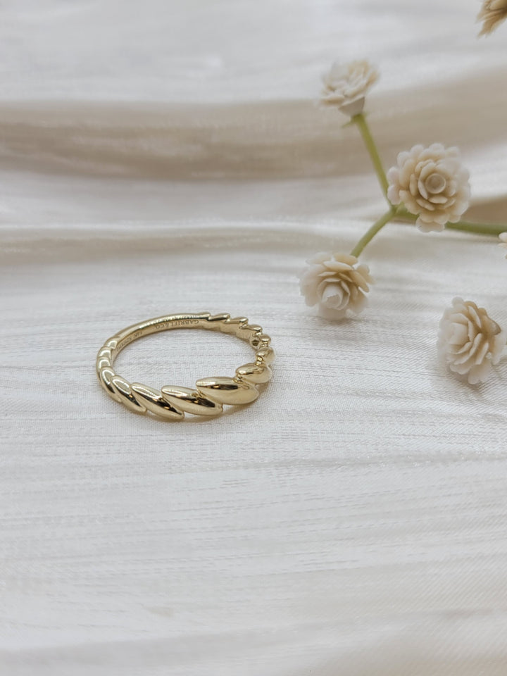 14K Yellow Gold Tilted Leaf Ring
