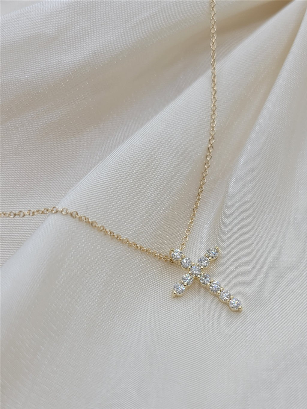 18" 14K Yellow Gold .38 Twt Natural Diamond Cross Necklac
