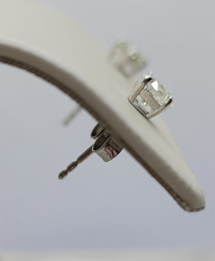14K White Gold 0.74 ctw Round cut Diamond Stud Earrings