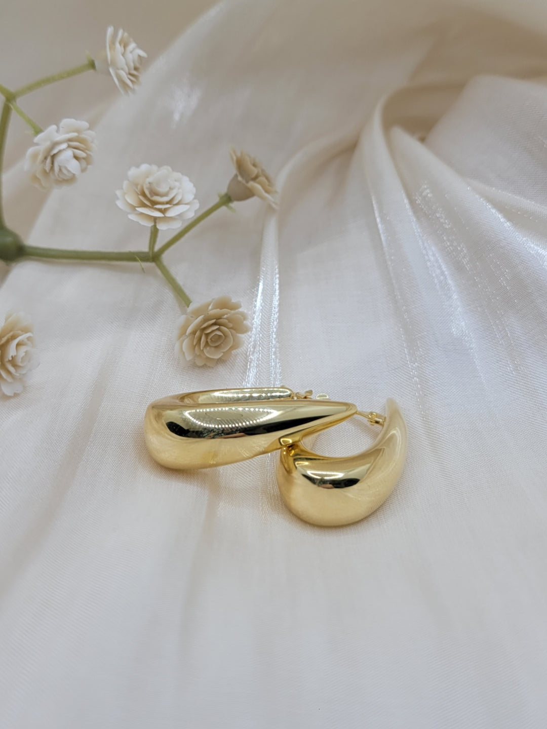 14K Yellow Gold Graduated Gold Hoop Earrings