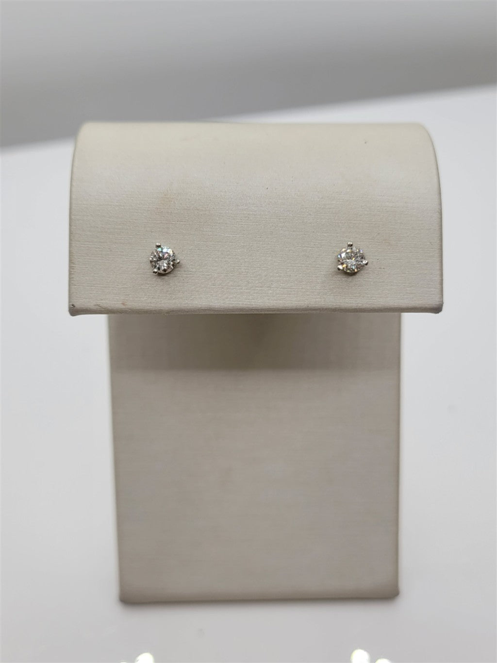 14K White Gold 0.30 Twt Round Cut Diamond Stud Earrings