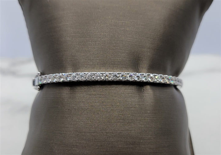 18K White Gold 200. ctw Round cut Diamond Bangle Bracelet
