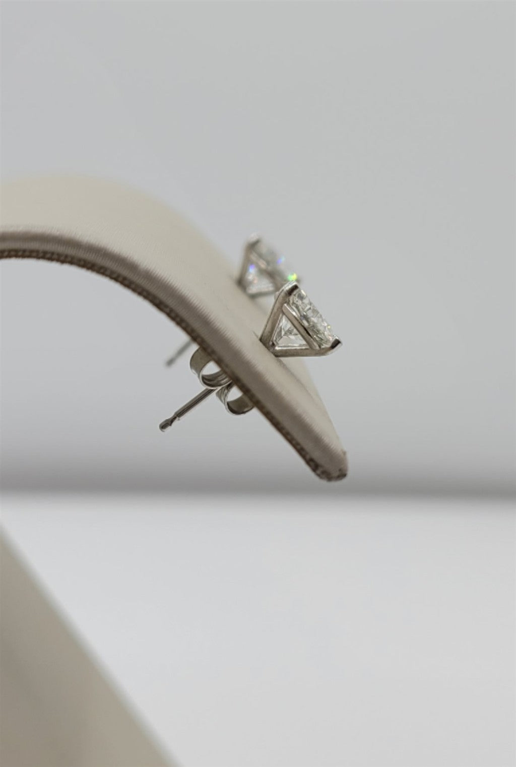 14K White Gold 3-Prong 1.09 Twt Round Diamond Studs