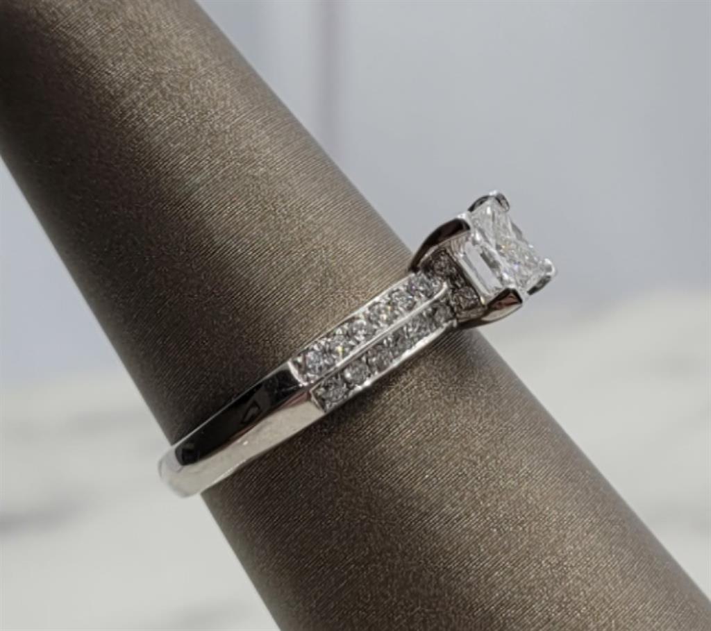 18K White Gold Classic Almor Designs Diamond Engagement Ring